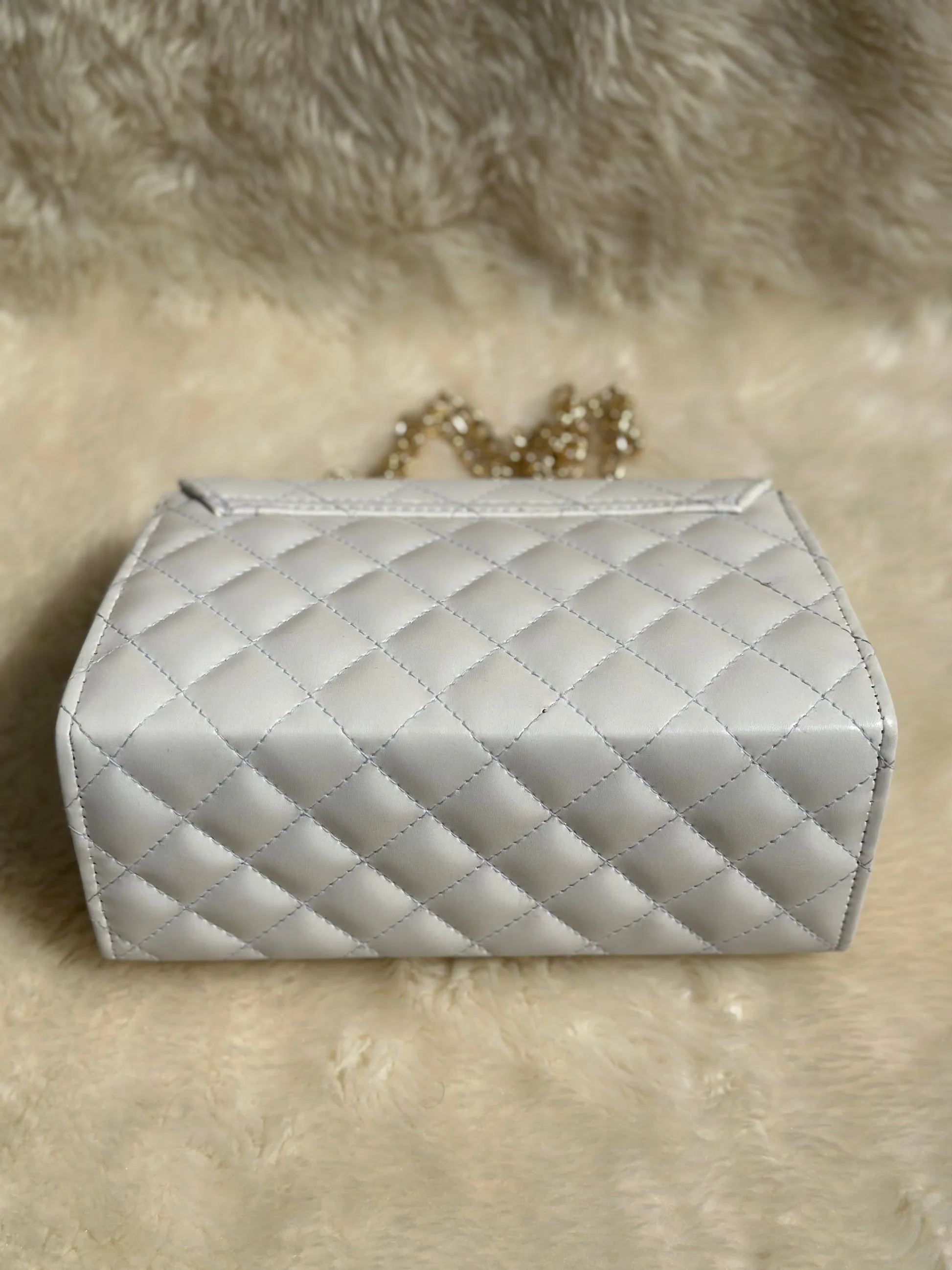 Cross-Body Bag with Golden Chain “Pure White