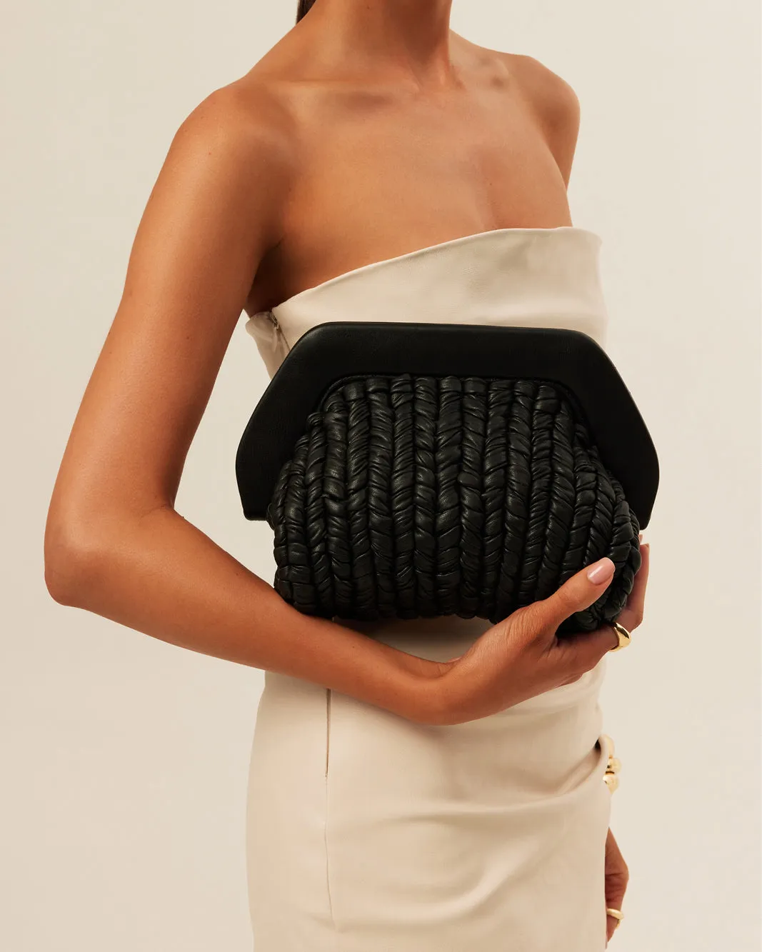 VALENTINA CLUTCH - BLACK